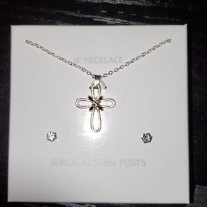 Women or girls Necklace NEW